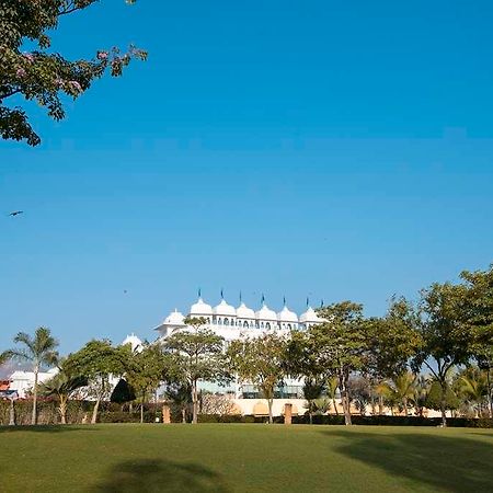 Radisson Blu Udaipur Palace Resort & Spa 외부 사진