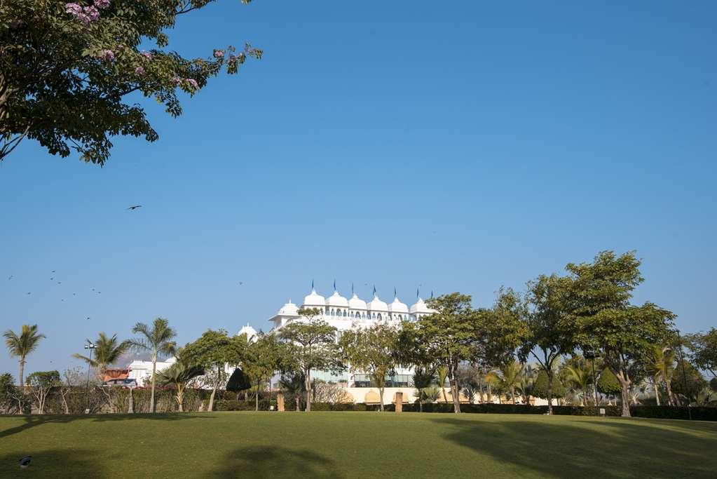 Radisson Blu Udaipur Palace Resort & Spa 외부 사진