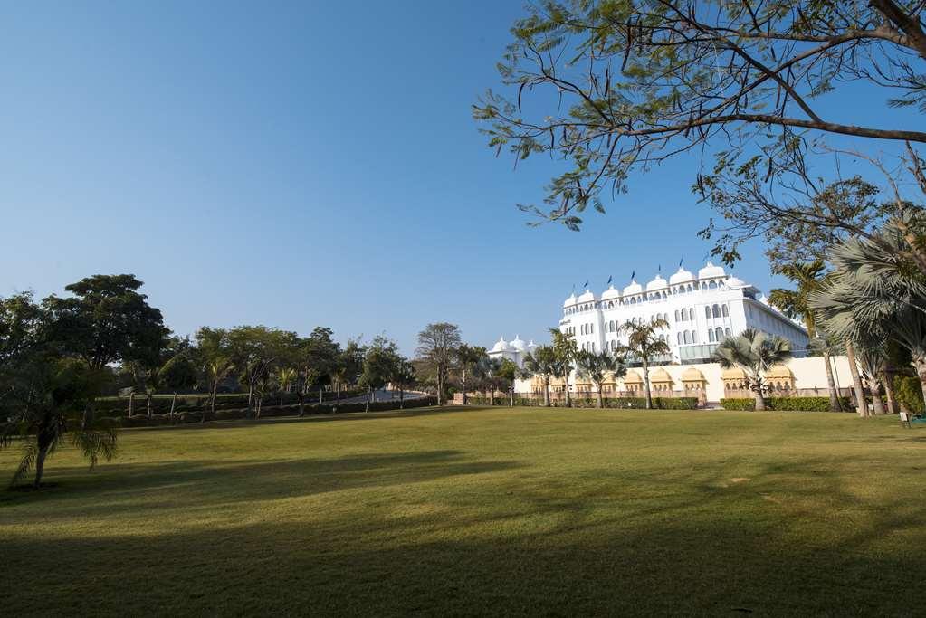 Radisson Blu Udaipur Palace Resort & Spa 외부 사진