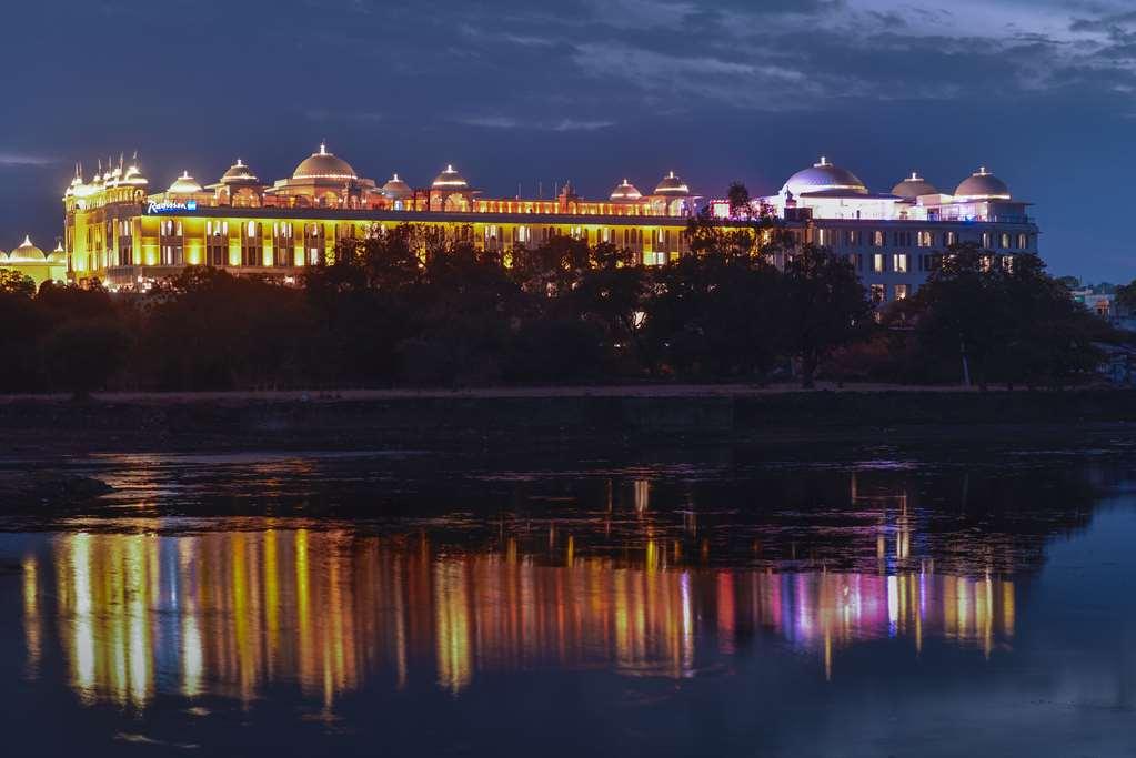 Radisson Blu Udaipur Palace Resort & Spa 외부 사진
